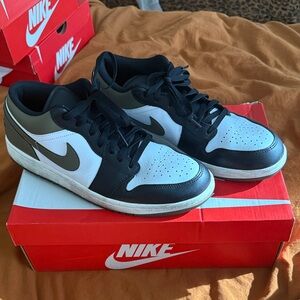 Nike Men's Green, Black and White Low-Top Sneakers